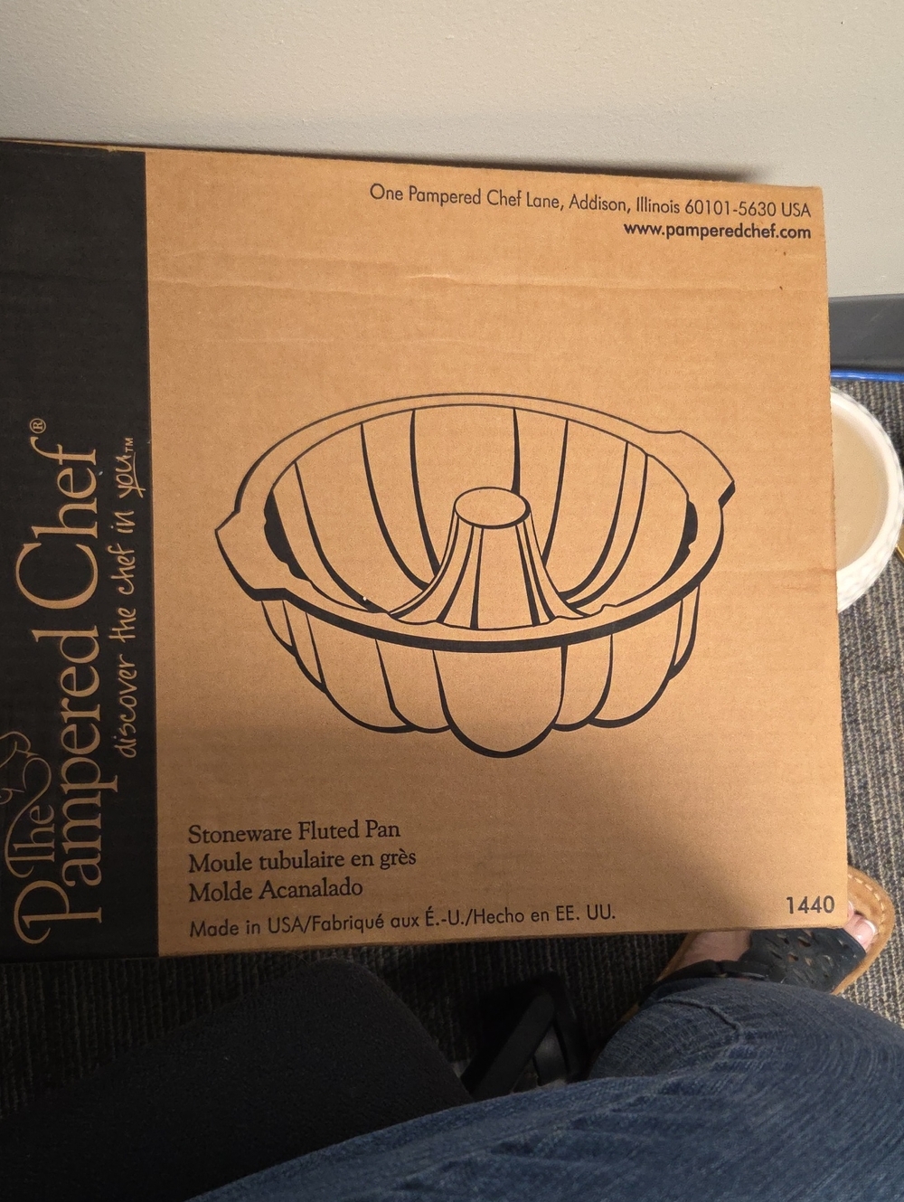 Pampered Chef Brown Stoneware Fluted Pan Box Art - Picture 2 of 3